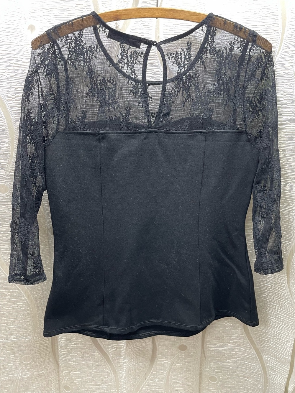 Signature by Reitmans‎ Lace Yoke Top Womens M Black Excellent Sheer 3/4 Sleeve